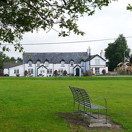 Garway Moon Inn Bagian luar foto