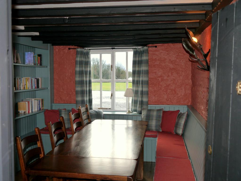 Garway Moon Inn Bagian luar foto