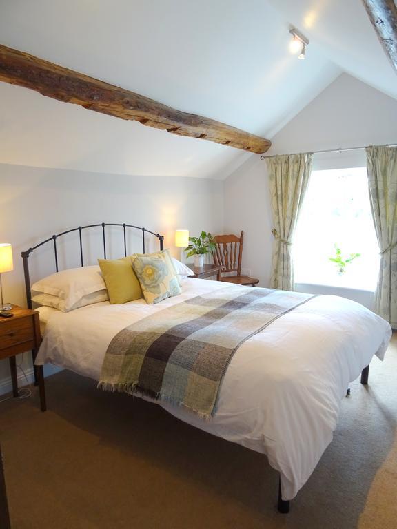 Garway Moon Inn Bagian luar foto