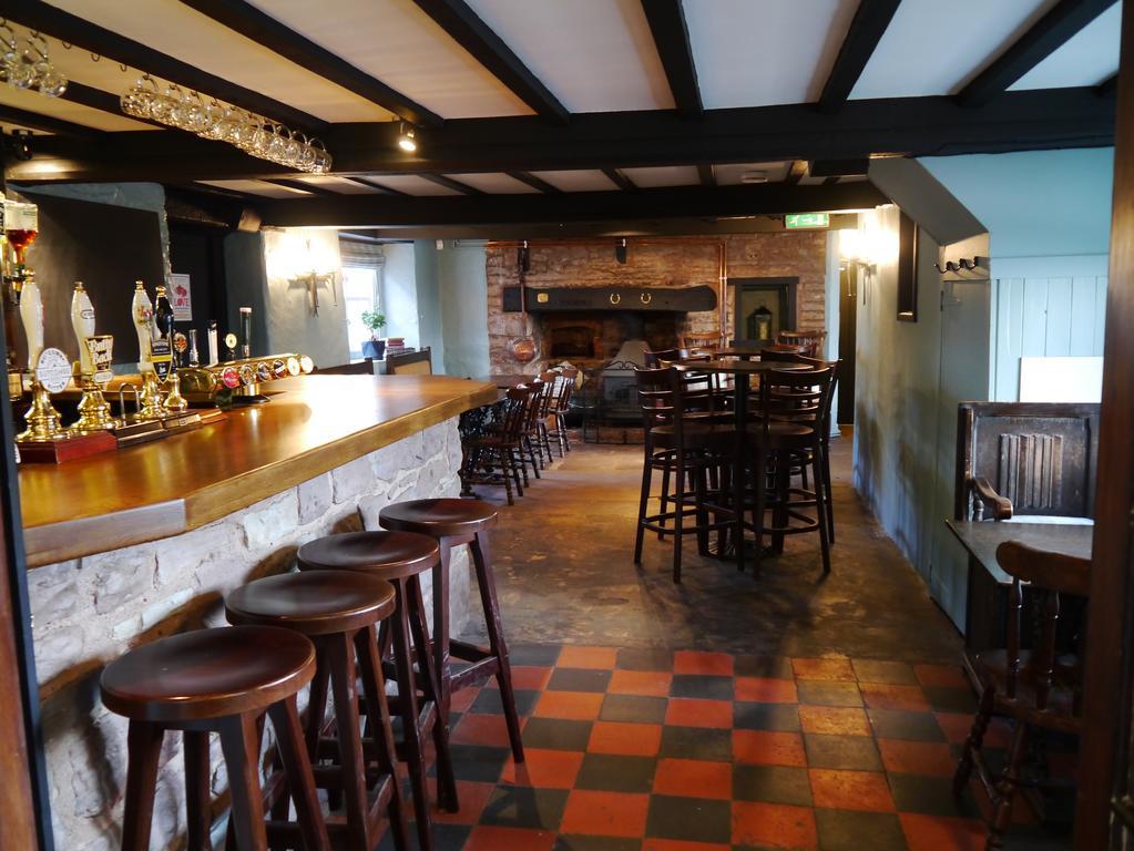 Garway Moon Inn Bagian luar foto