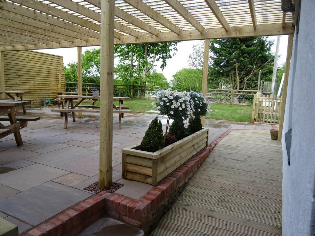 Garway Moon Inn Bagian luar foto