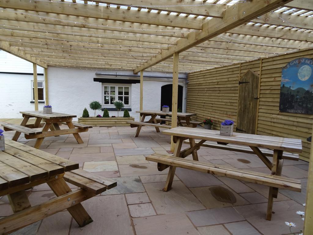Garway Moon Inn Bagian luar foto