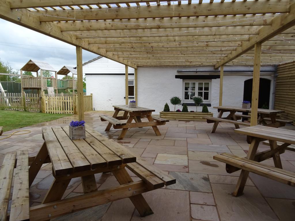 Garway Moon Inn Bagian luar foto